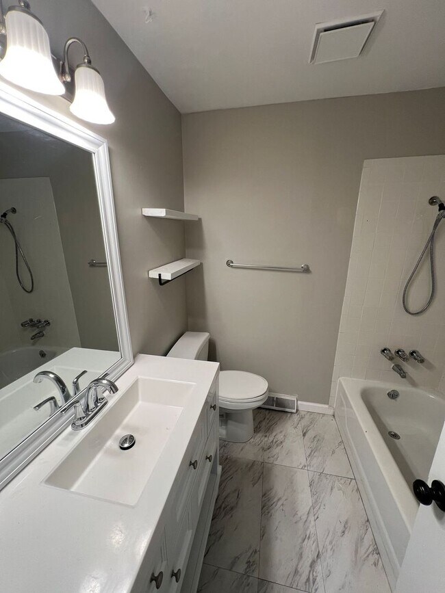 Building Photo - Spacious 3 Bedroom Home with Finished Base...