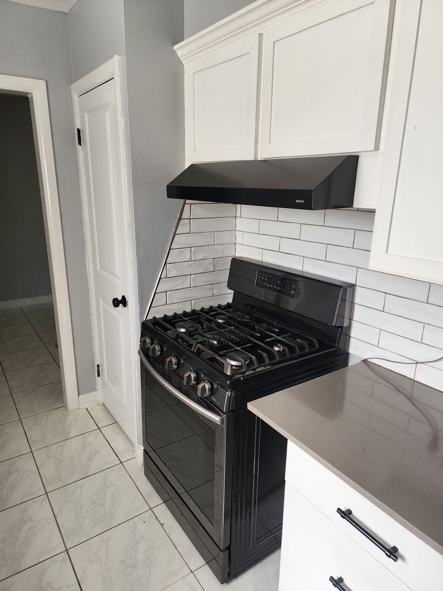 Building Photo - 304 Staunton St