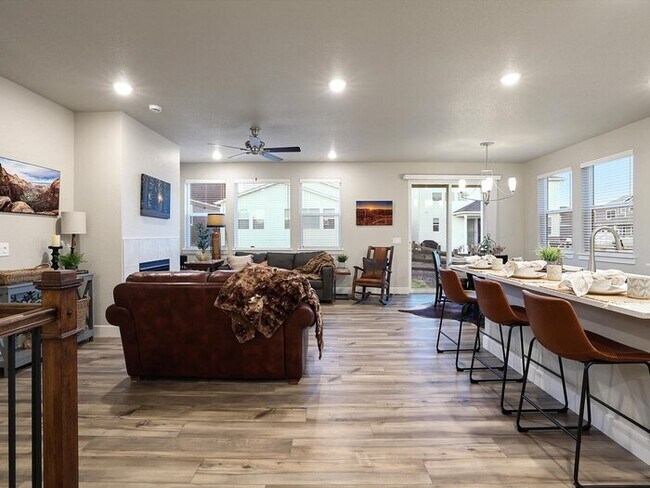 Building Photo - 16015 Mountain Flax Dr