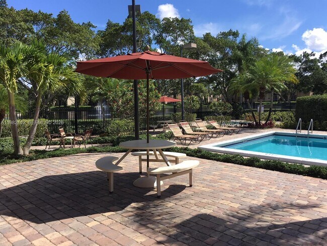 Building Photo - 680 Cypress Club Way