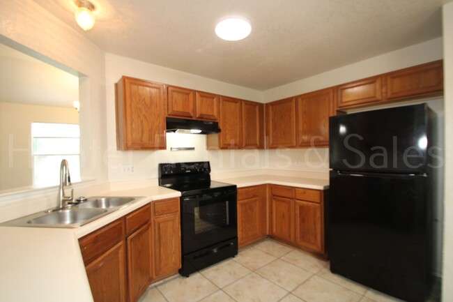 Building Photo - Perfect Four-Bedroom!