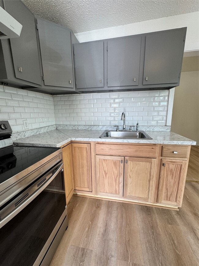 Building Photo - 521 Rosamond St