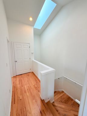 Building Photo - Lovely Ballard Townhome - Exceptional Location! AVAILABLE NOW!