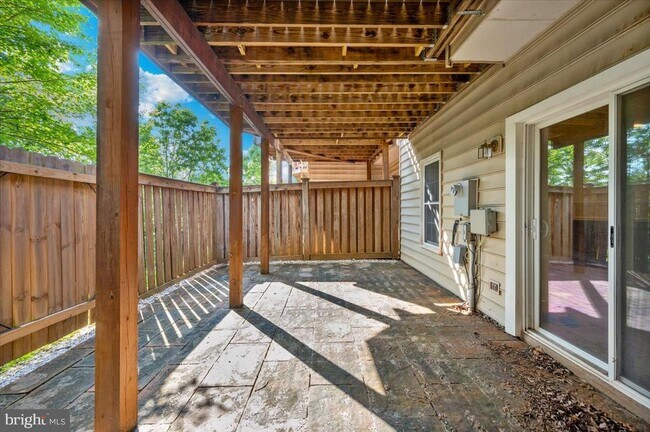 Building Photo - 4576 Fair Valley Dr