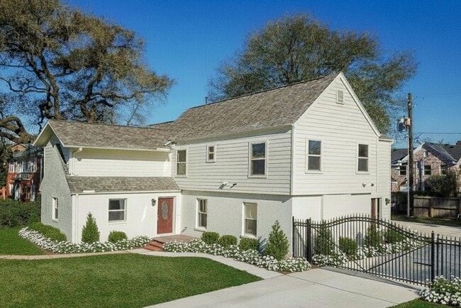Primary Photo - 3415 Southmore Blvd