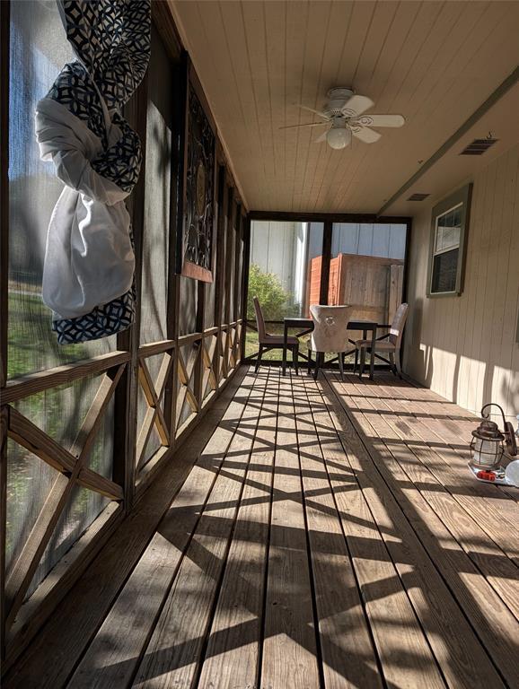 Building Photo - 10801 W Lakeview Dr