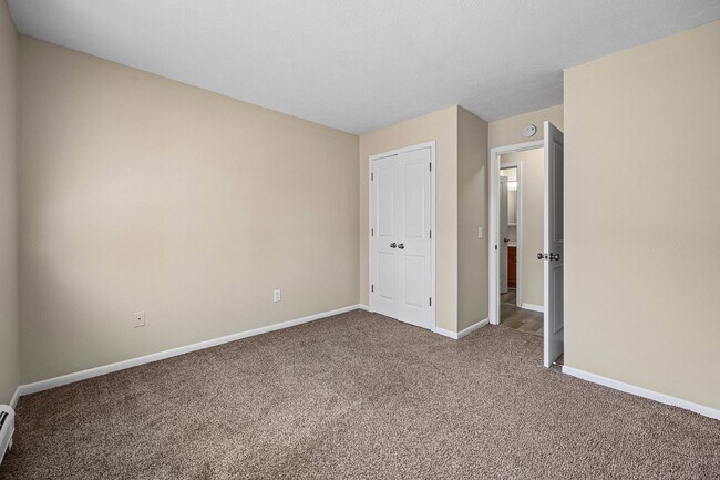 Building Photo - 6 Stenwick Dr