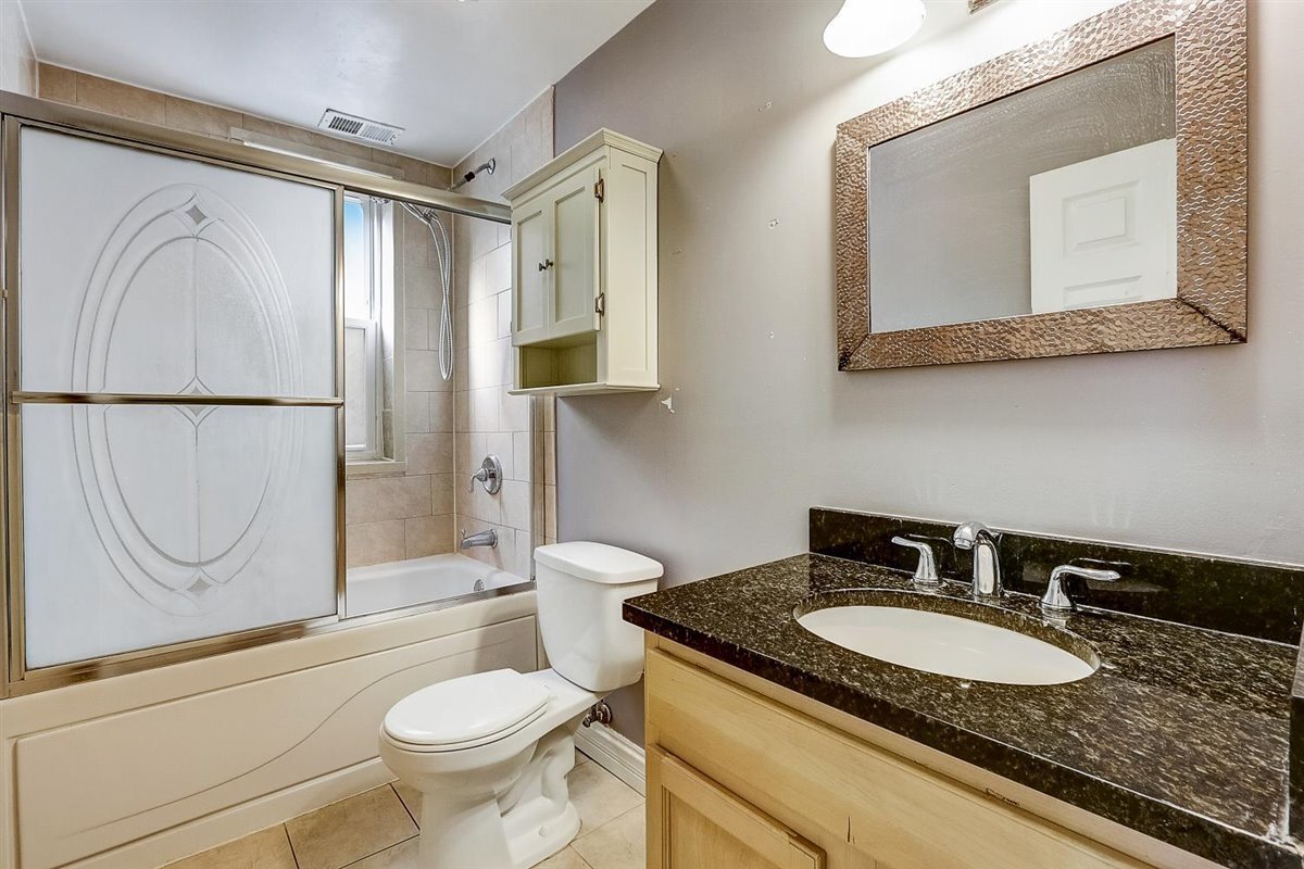 Bathroom - 4966 N Spaulding Ave