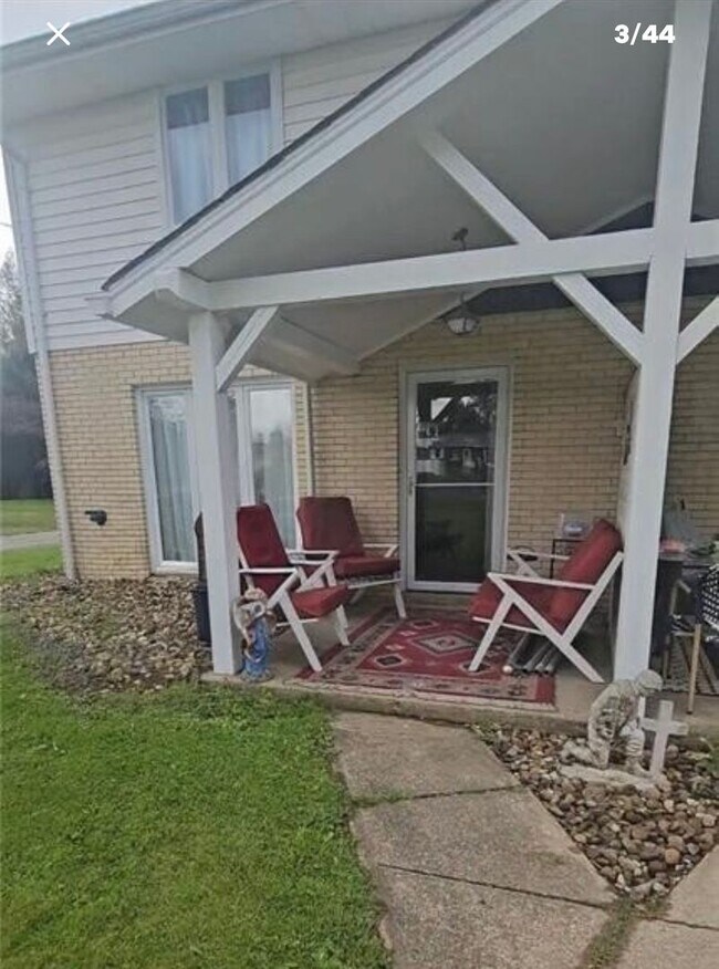 Building Photo - Shenango Twp School District-Town Home