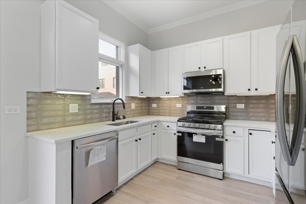 Building Photo - 839 W 14th Pl