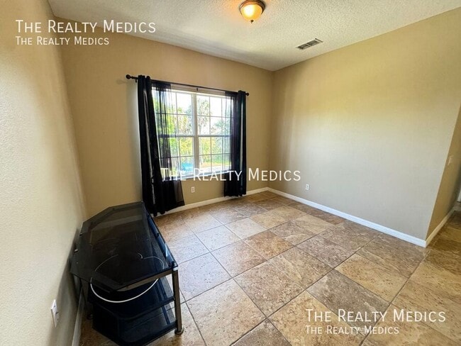 Building Photo - 2898 Oakwater Dr