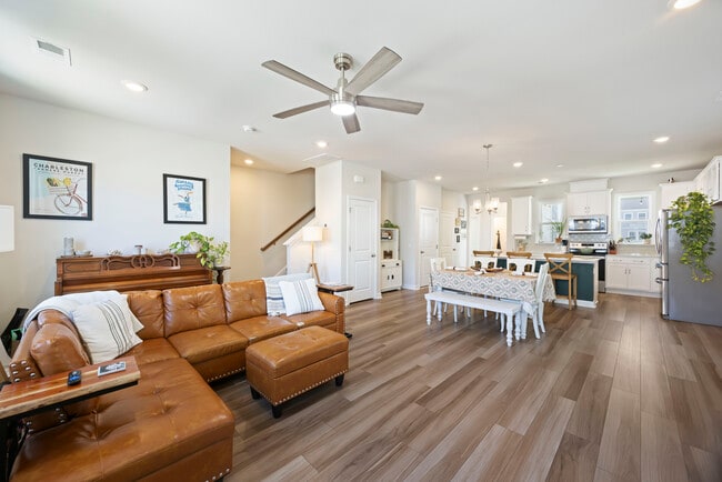 Building Photo - 210 Winding River Dr