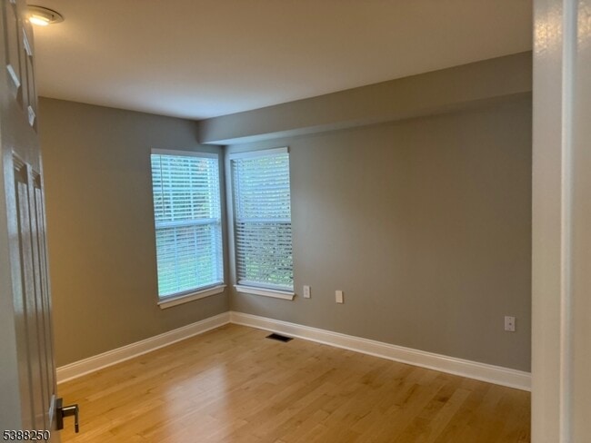 Building Photo - 51 Rushmore Ln