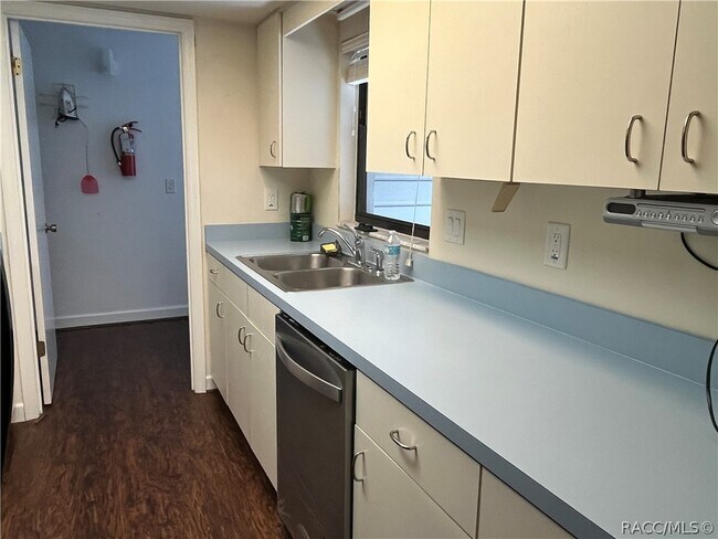 Building Photo - 760 E Gilchrist Ct