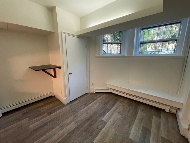 Building Photo - 130 Marlborough St