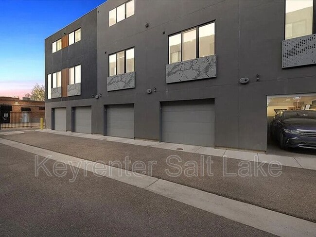 Building Photo - 15 E Kensington Ave