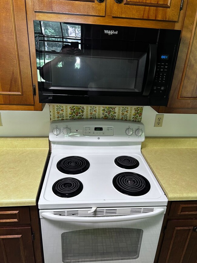 Building Photo - 1601 Cedarbrook Dr