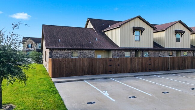 Building Photo - 312 Newcomb Ln