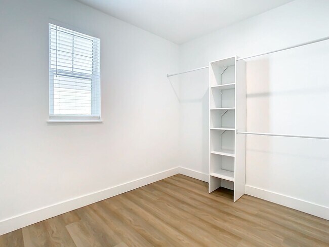 Building Photo - Brand New Constructed Townhouse in South Tampa - Available October 2024