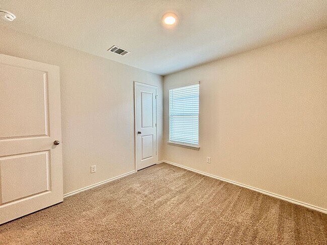 Building Photo - Welcome home to this Charming smart home f...