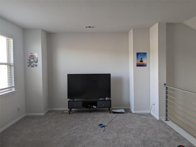 Building Photo - 105 Durmont Pass
