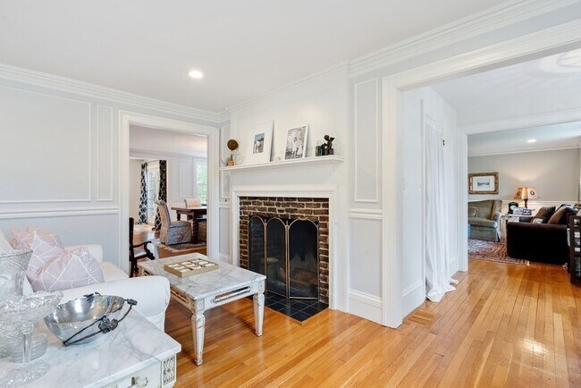 Building Photo - 205 Sohier St