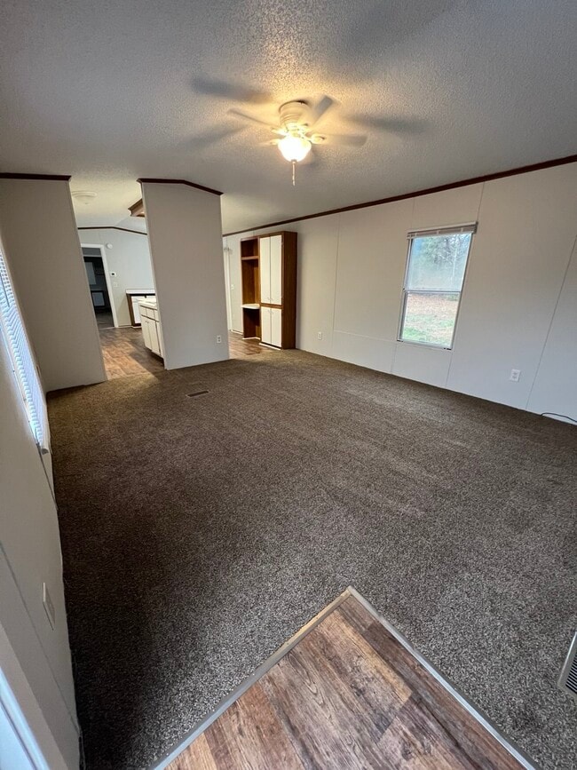 Building Photo - 691 Julia St