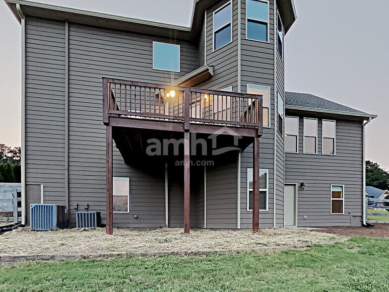 Building Photo - 1135 Blankets Creek Dr