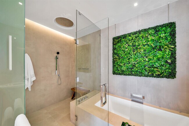 Building Photo - 2311 SE 17th St