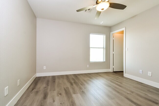 Building Photo - 6640 Frances Celia Ave
