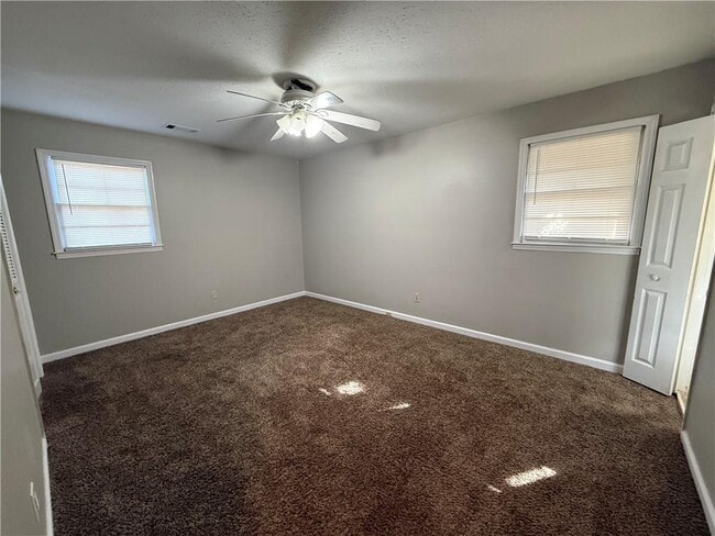 Building Photo - 481 NW Woodland Dr