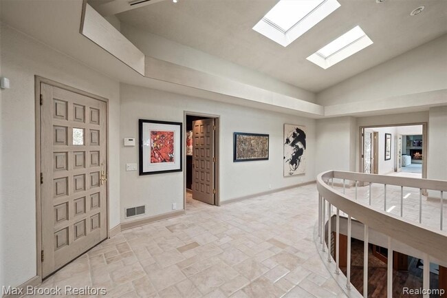 Building Photo - 3333 W Shore Dr