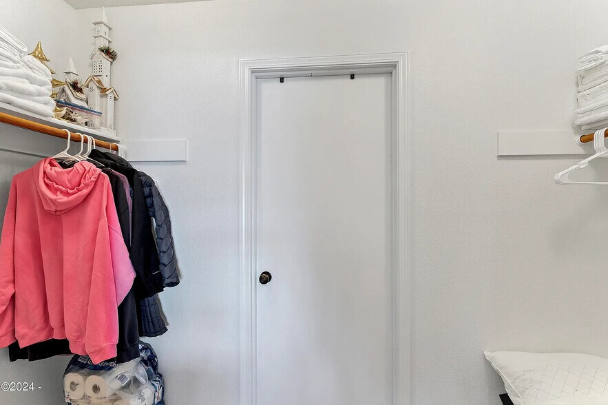 Main floor bedroom walk in closet - 335 SW Midden Reach