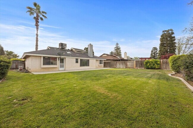 Building Photo - Beautiful 3 Bedroom, 2 Bathroom Home with Spacious Yard!