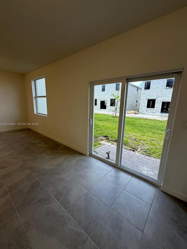 Building Photo - 2740 SE 24th Ct