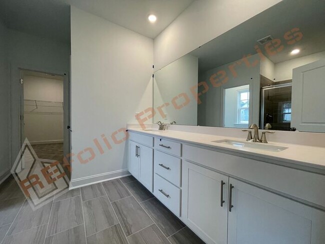 Building Photo - Stunning Brand New Beautiful 5 Bedroom, 4 ...