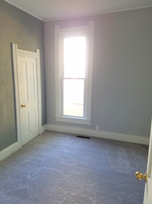 Building Photo - 618 Cottage Ave