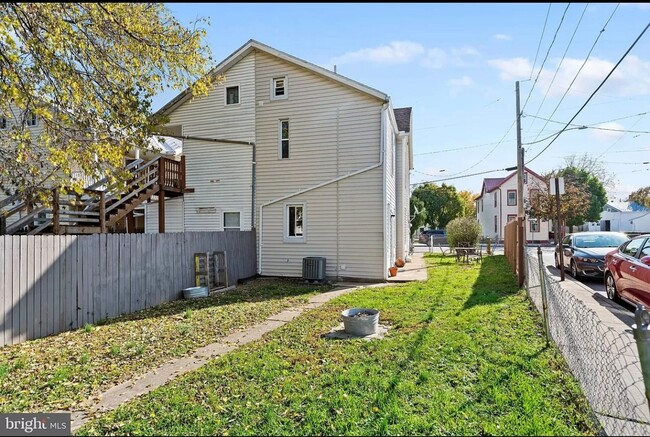 Building Photo - 4 bedroom home in Carlisle PA!