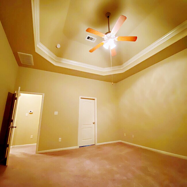 Building Photo - 710 Streamwood Ln