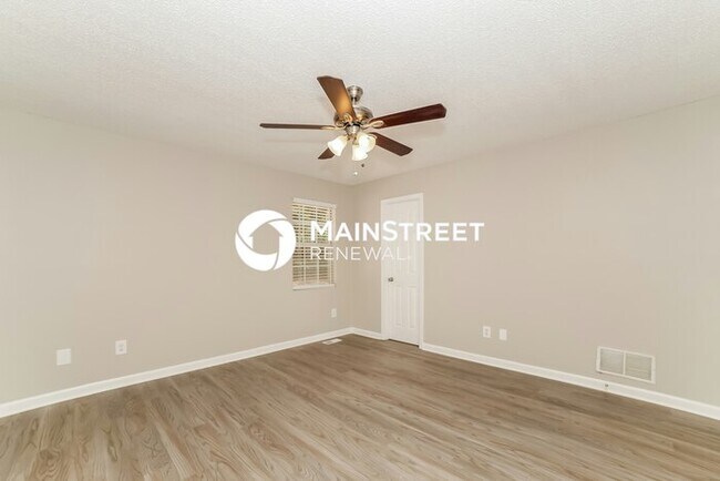 Building Photo - 4 Bedroom Pet-Friendly Home in Acworth, GA with Main Street Renewal