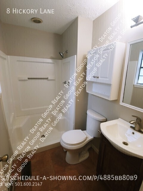 Building Photo - 8 Hickory Ln