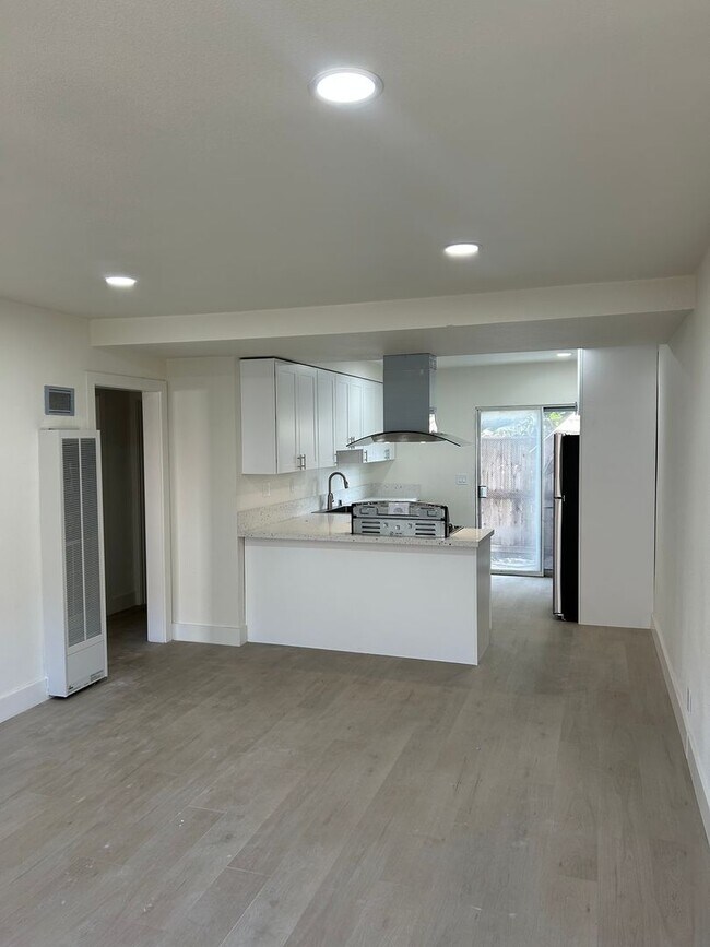 Building Photo - 524 Williamson Ave