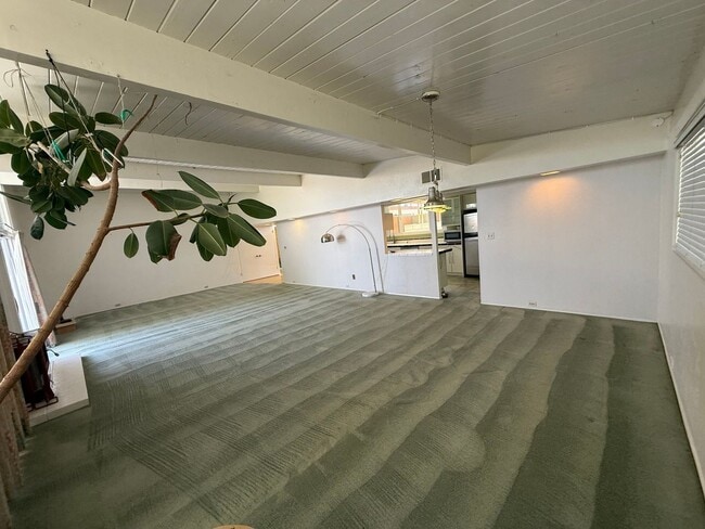 Building Photo - High Desert Retreat- 3 Bedrooms, 2 Bathroo...