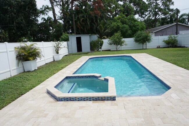 Building Photo - 403 Pinegrove Ave