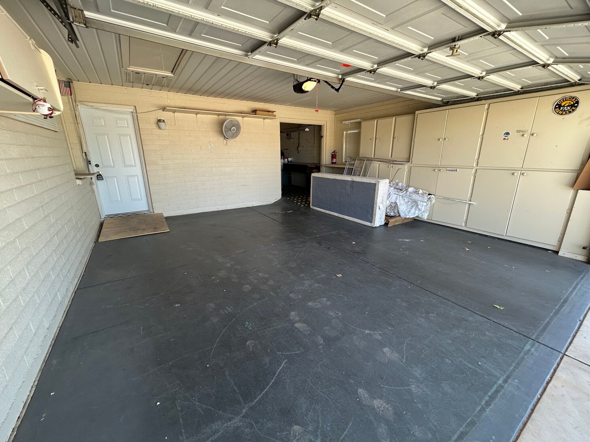 Building Photo - 10615 W Cheryl Dr