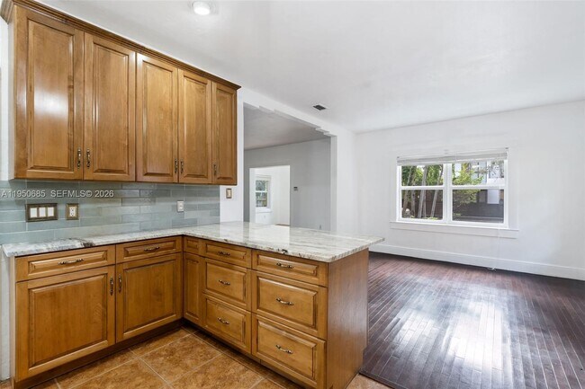 Building Photo - 2465 Inagua Ave