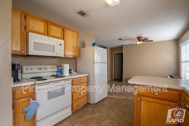 Building Photo - 1204 June