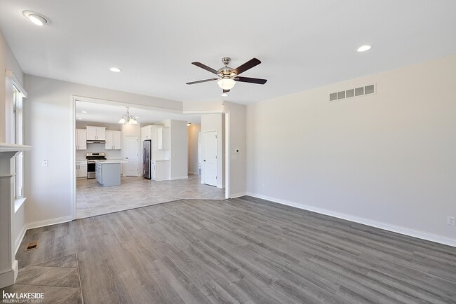 Building Photo - 23827 Shadow Woods Dr
