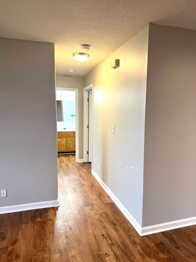 Building Photo - 3 bedroom in Oak Grove