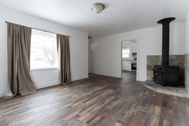 Building Photo - 15 S 400 W